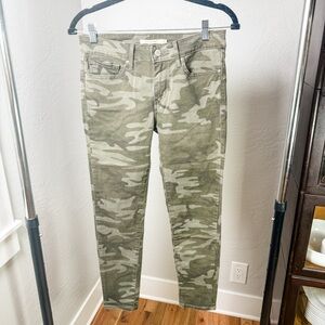 Levi’s 711 Skinny Ankle Camo Stretch Jeans Size 27